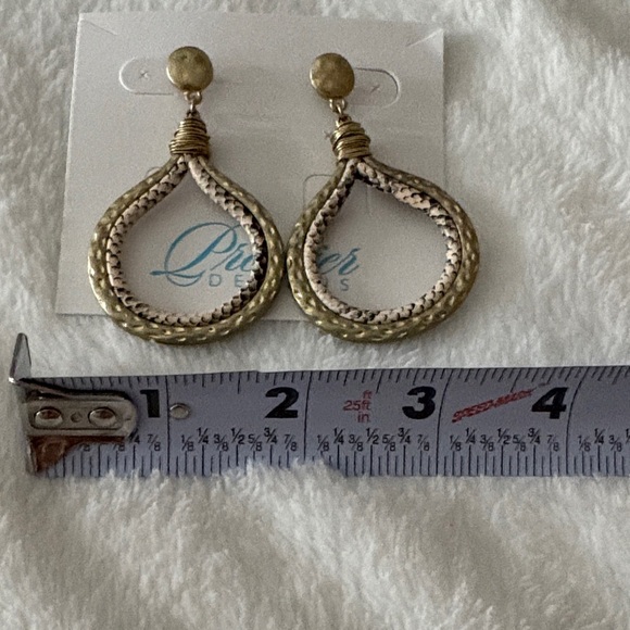 Premier Designs Gold and Cream Loop Earrings - Picture 3 of 3